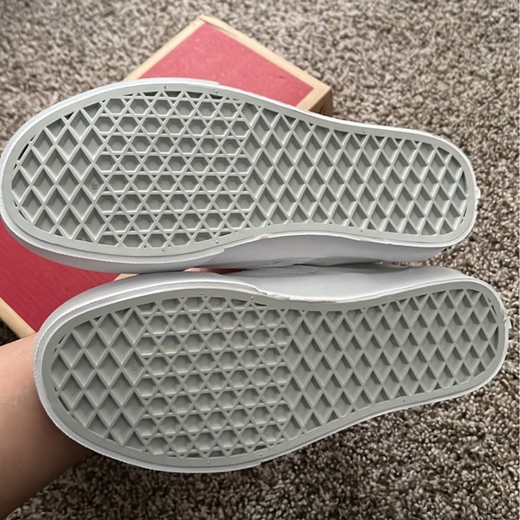 White slip on vans - Picture 4 of 4